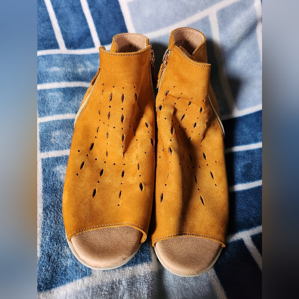 Hirica France Leather Sandals